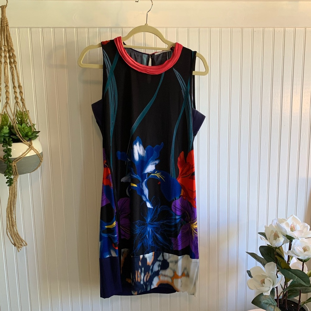 Tahari Sleeveless Dress Floral EUC sz M